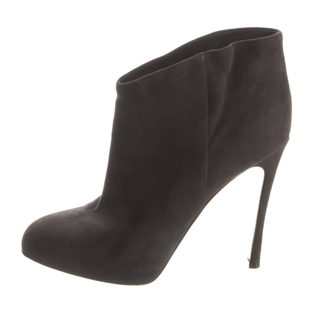 Gorgeous black suede Gianvito Rossi booties 36